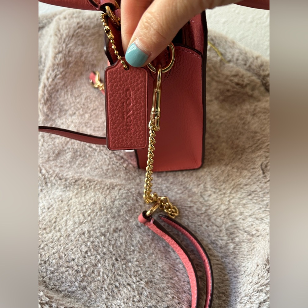 Coach Pink Leather Women's Bag
Price is firm🍀 Thank you 🙏💕 - Picture 3 of 8